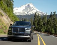 2022 Lincoln Navigator Reserve - Front Wallpaper 190x150