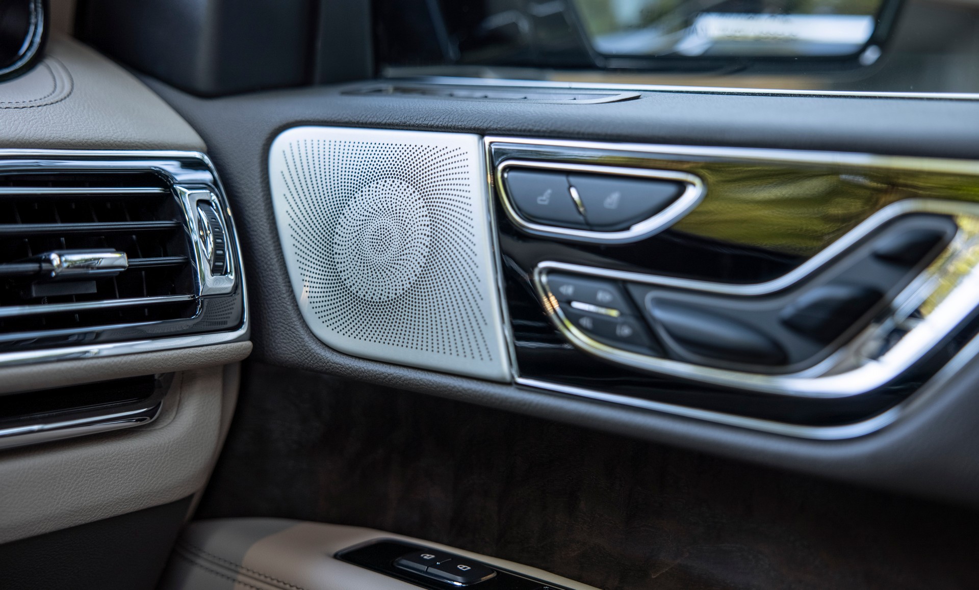 Download 2022 Lincoln Navigator Reserve - Interior, Detail HD Wallpaper 1920x1158 #22