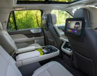 2022 Lincoln Navigator Reserve - Interior, Rear-Seat Entertainment System Wallpaper 190x150