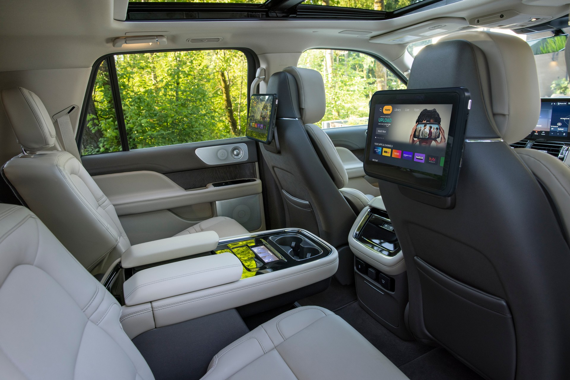 Download 2022 Lincoln Navigator Reserve - Interior, Rear-Seat Entertainment System HD Wallpaper 1920x1281 #26