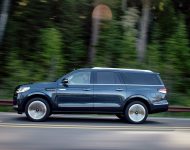 2022 Lincoln Navigator Reserve - Side Wallpaper 190x150