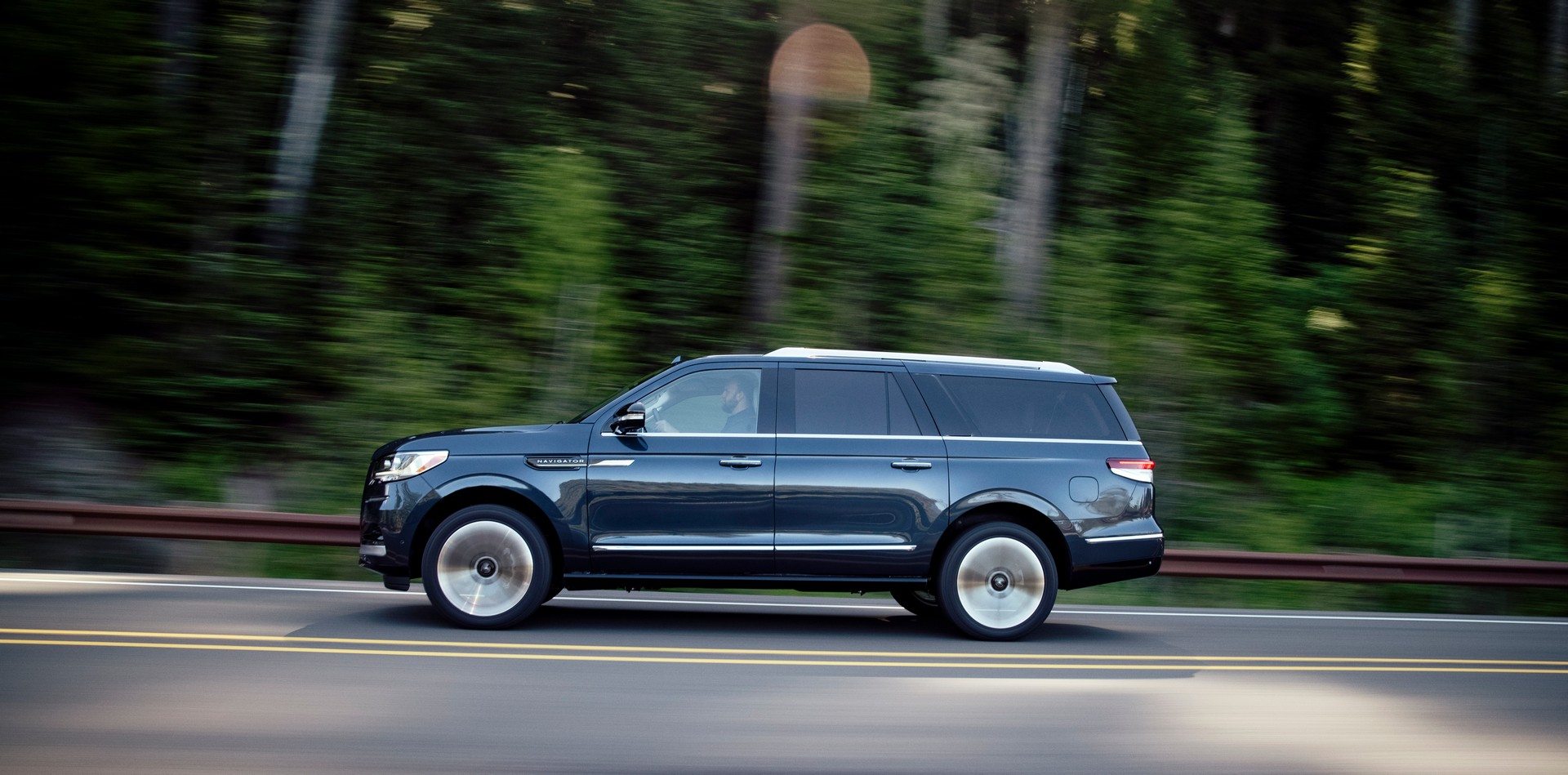 Download 2022 Lincoln Navigator Reserve - Side HD Wallpaper 1920x949 #7