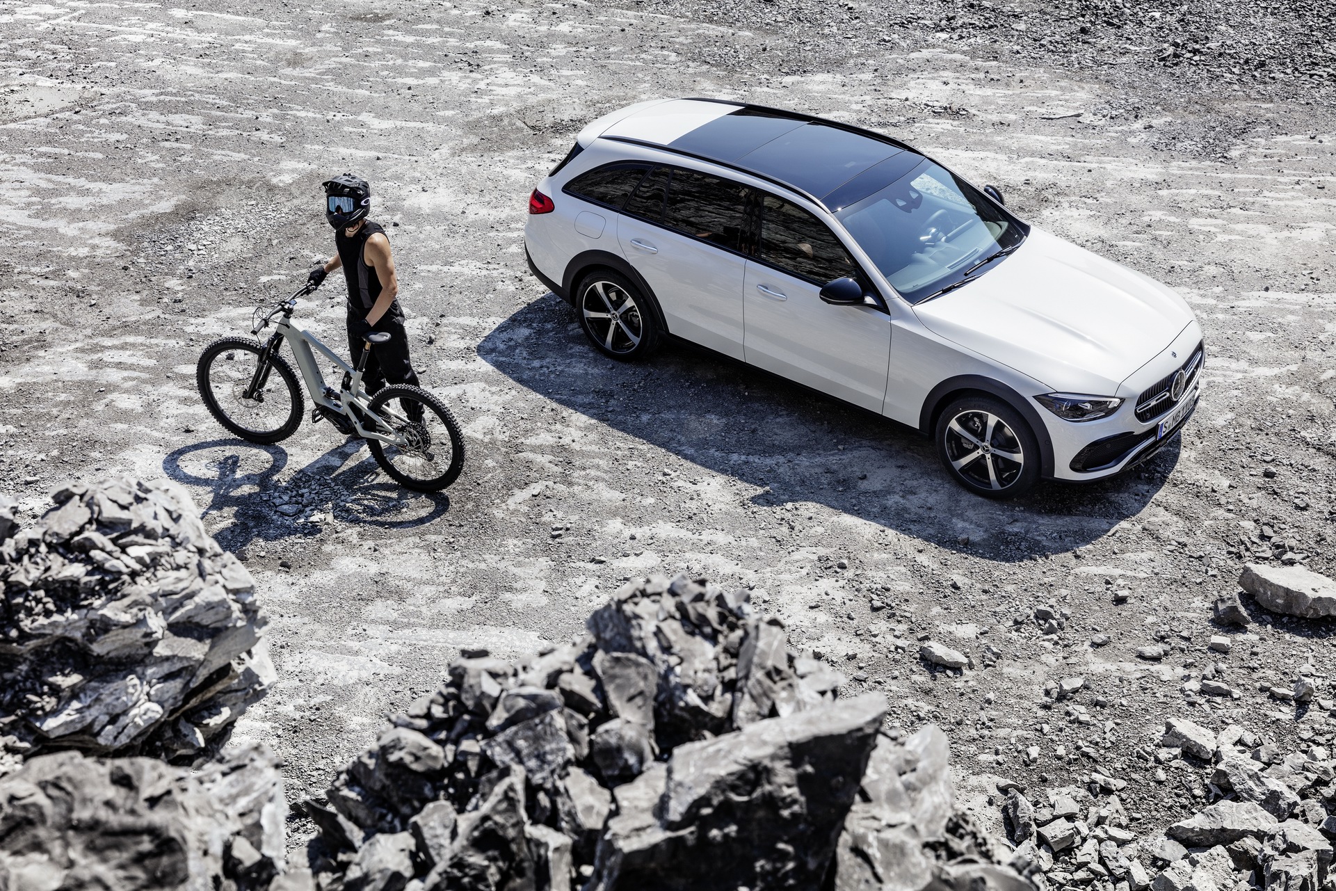 Download 2022 Mercedes-Benz C-Class All-Terrain - Front Three-Quarter HD Wallpaper 1921x1281 #11
