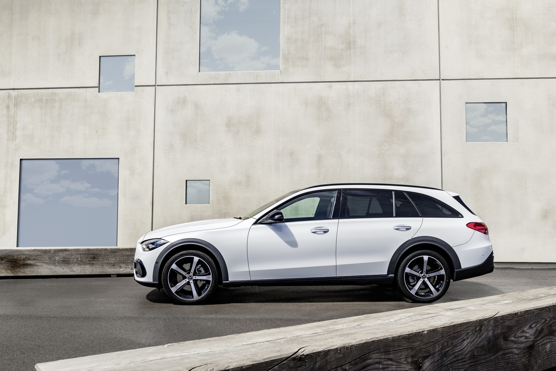 Download 2022 Mercedes-Benz C-Class All-Terrain - Side HD Wallpaper 1921x1281 #29