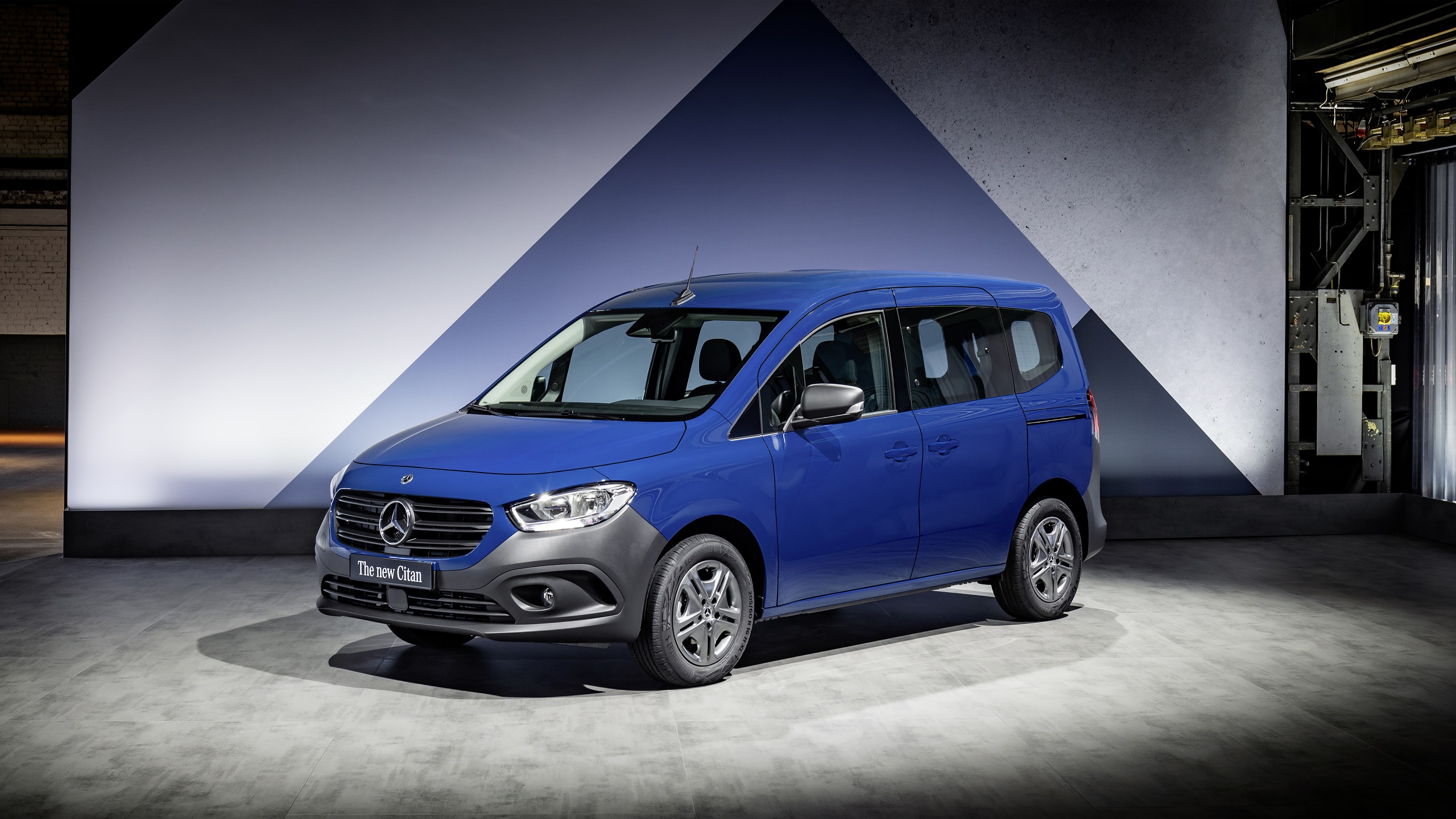 Download 2022 Mercedes-Benz Citan - Front Three-Quarter HD Wallpaper 2560x1440 #86