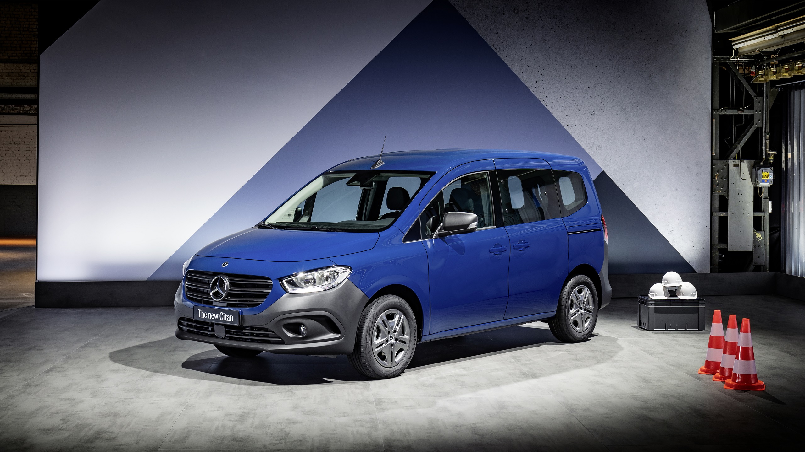 Download 2022 Mercedes-Benz Citan - Front Three-Quarter HD Wallpaper 2560x1440 #87