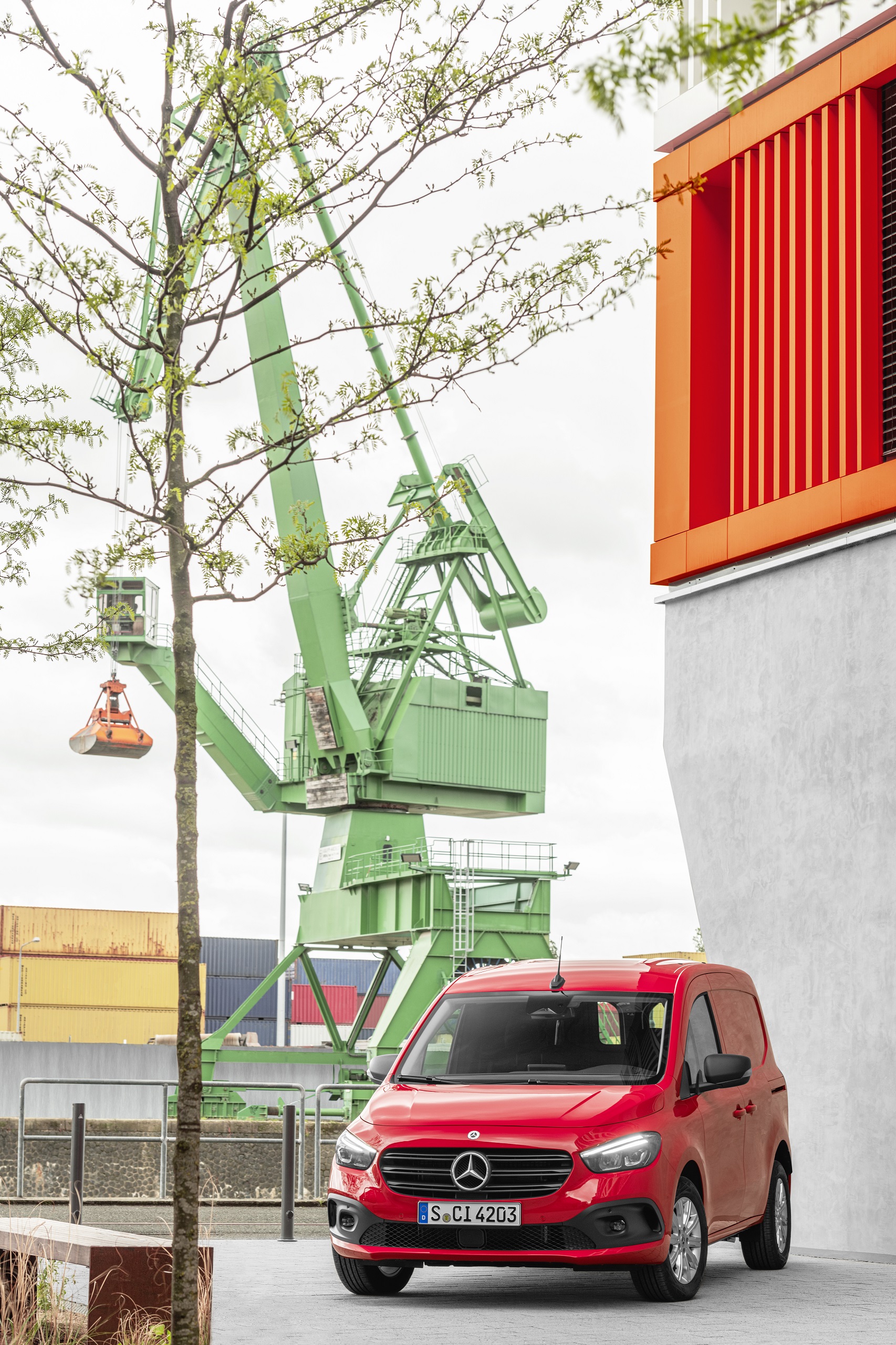 Download 2022 Mercedes-Benz Citan - Front HD Phone Wallpaper 1706x2560 #14