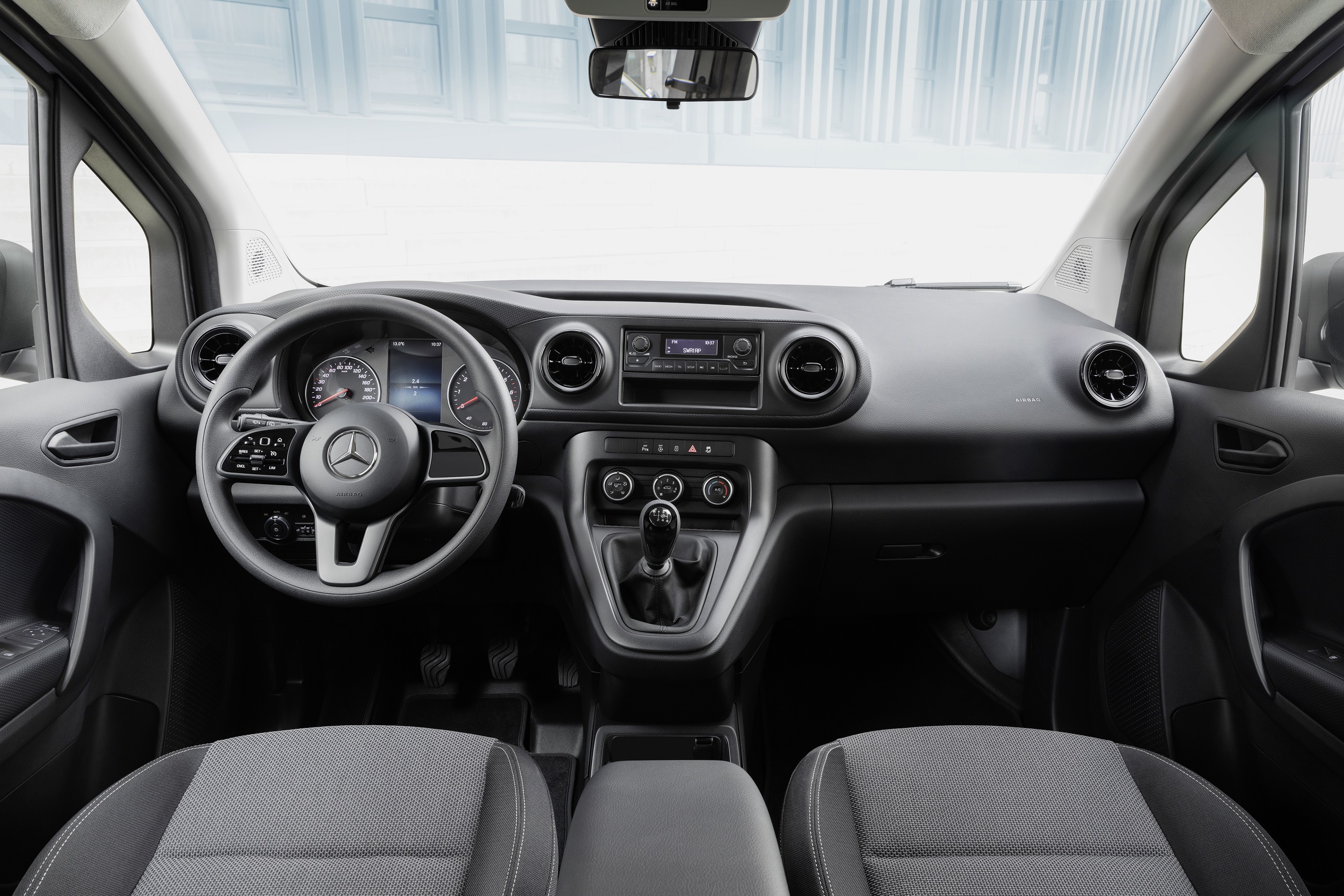 Download 2022 Mercedes-Benz Citan - Interior, Cockpit HD Wallpaper 2560x1706 #25