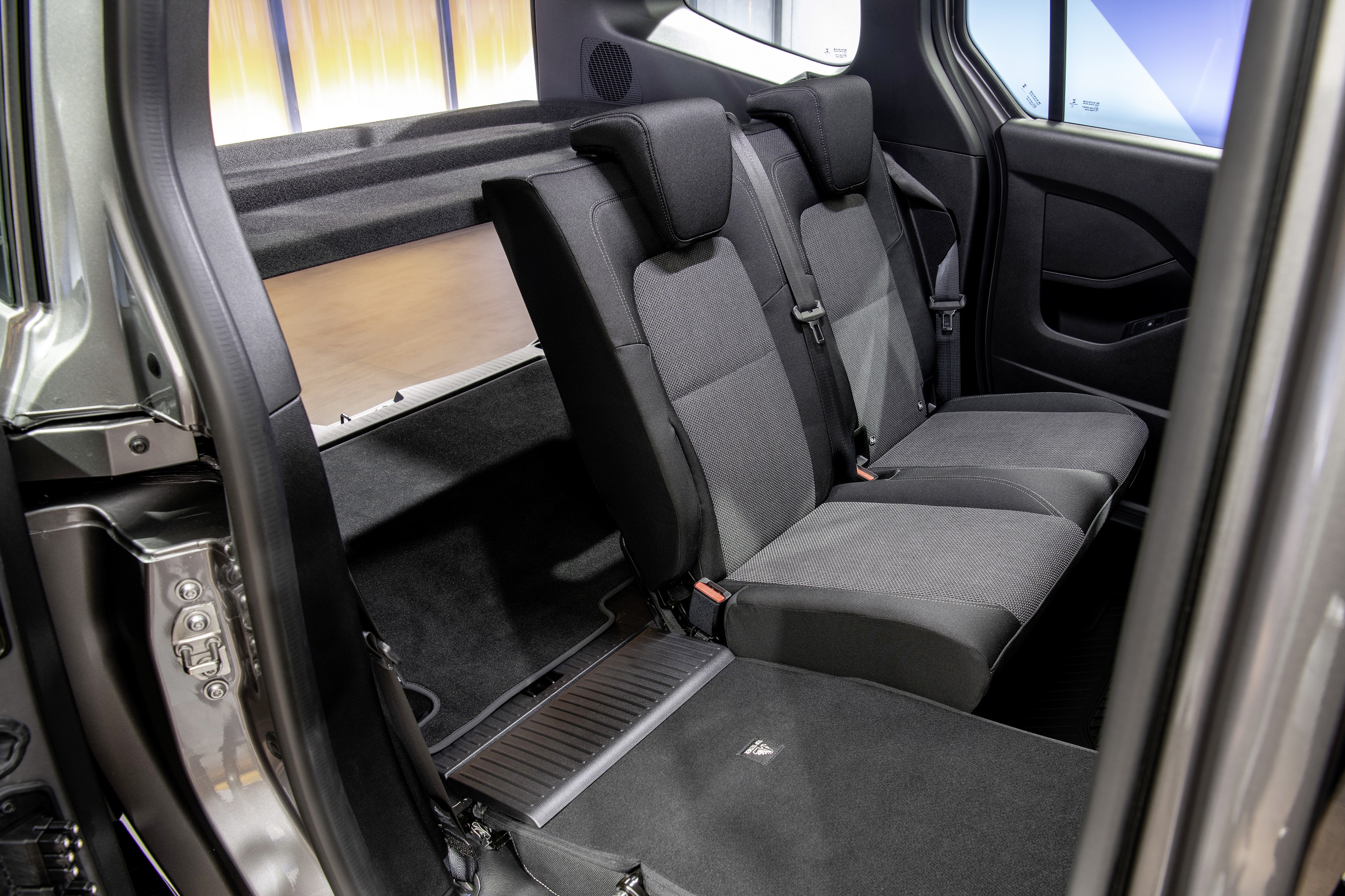 Download 2022 Mercedes-Benz Citan - Interior, Rear Seats HD Wallpaper 2560x1706 #82