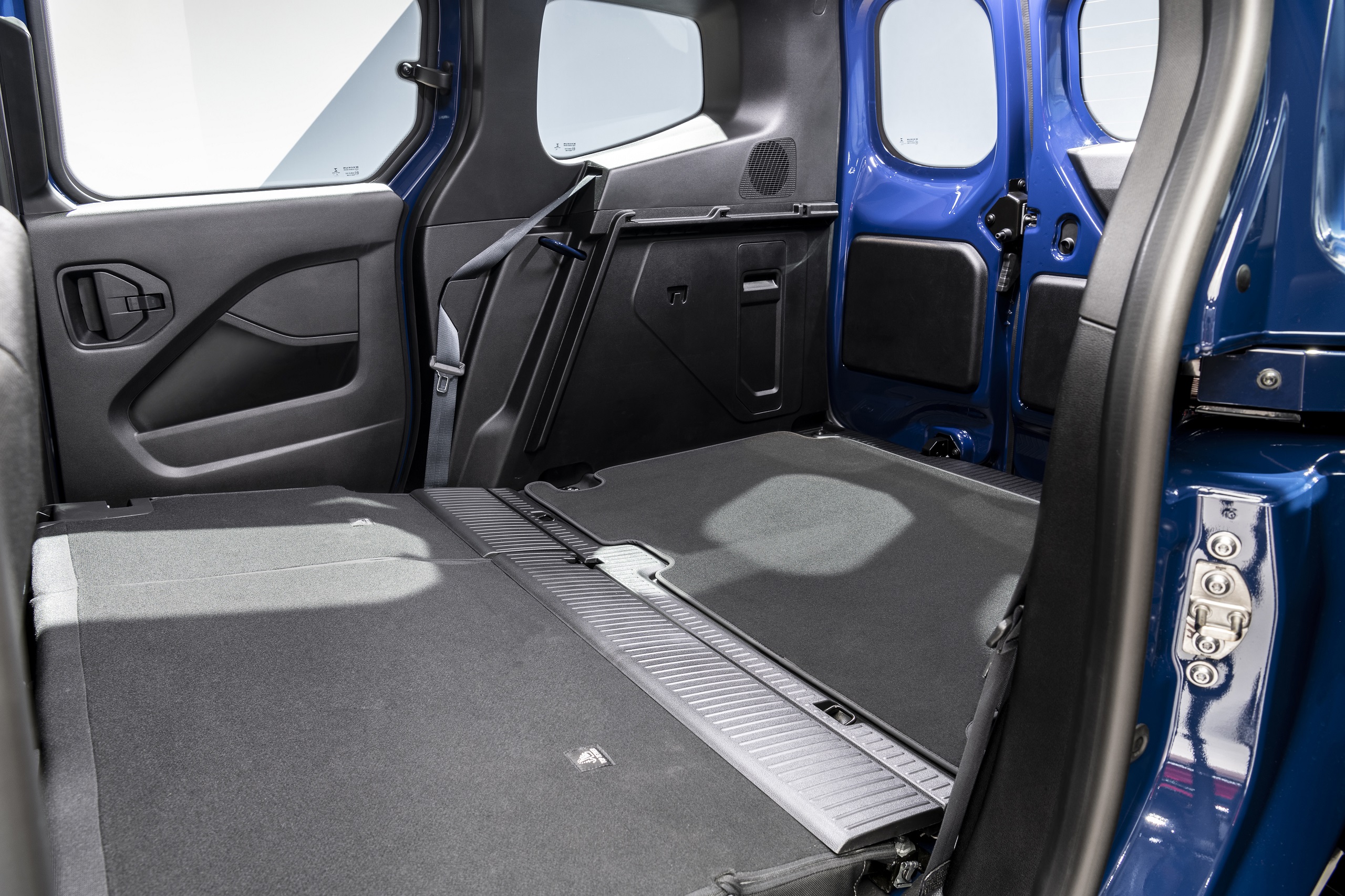 Download 2022 Mercedes-Benz Citan - Interior, Rear Seats HD Wallpaper 2560x1706 #96