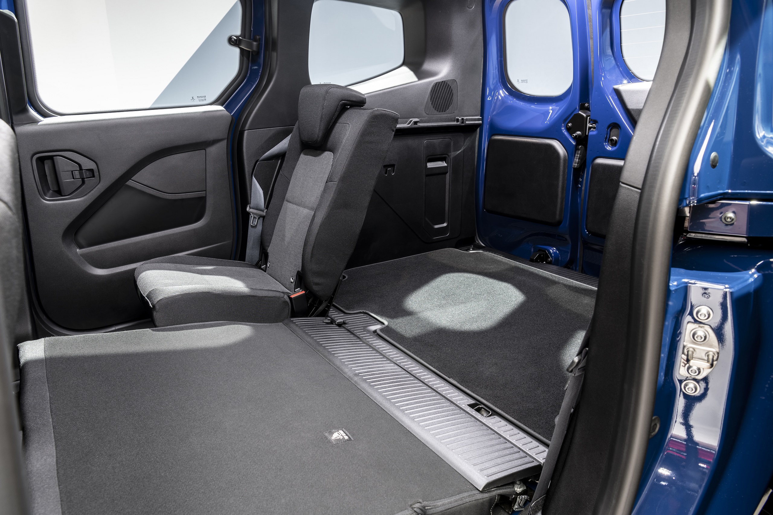 Download 2022 Mercedes-Benz Citan - Interior, Rear Seats HD Wallpaper 2560x1706 #97