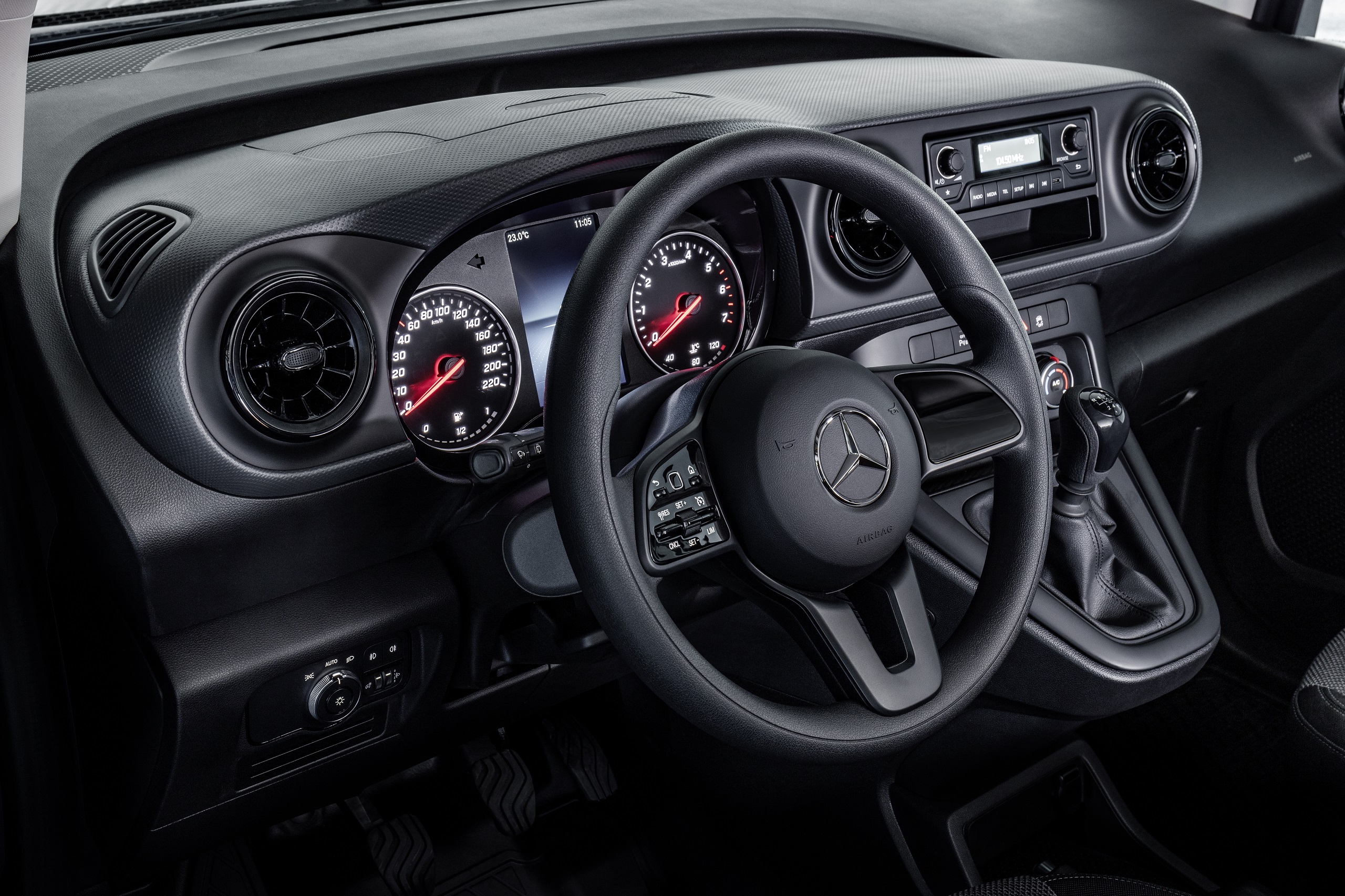 Download 2022 Mercedes-Benz Citan - Interior HD Wallpaper 2560x1706 #94