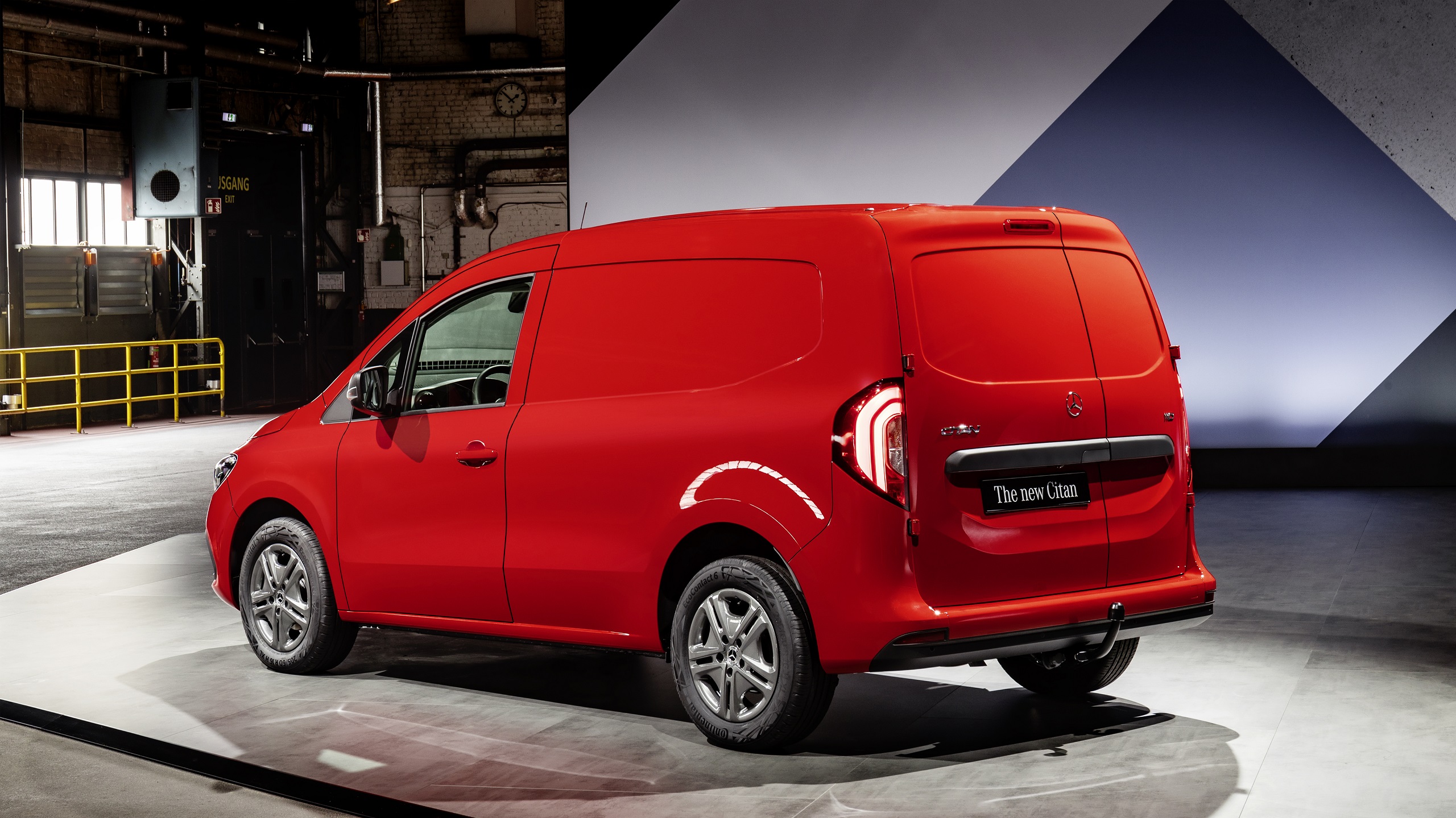 Download 2022 Mercedes-Benz Citan - Rear Three-Quarter HD Wallpaper 2560x1439 #64