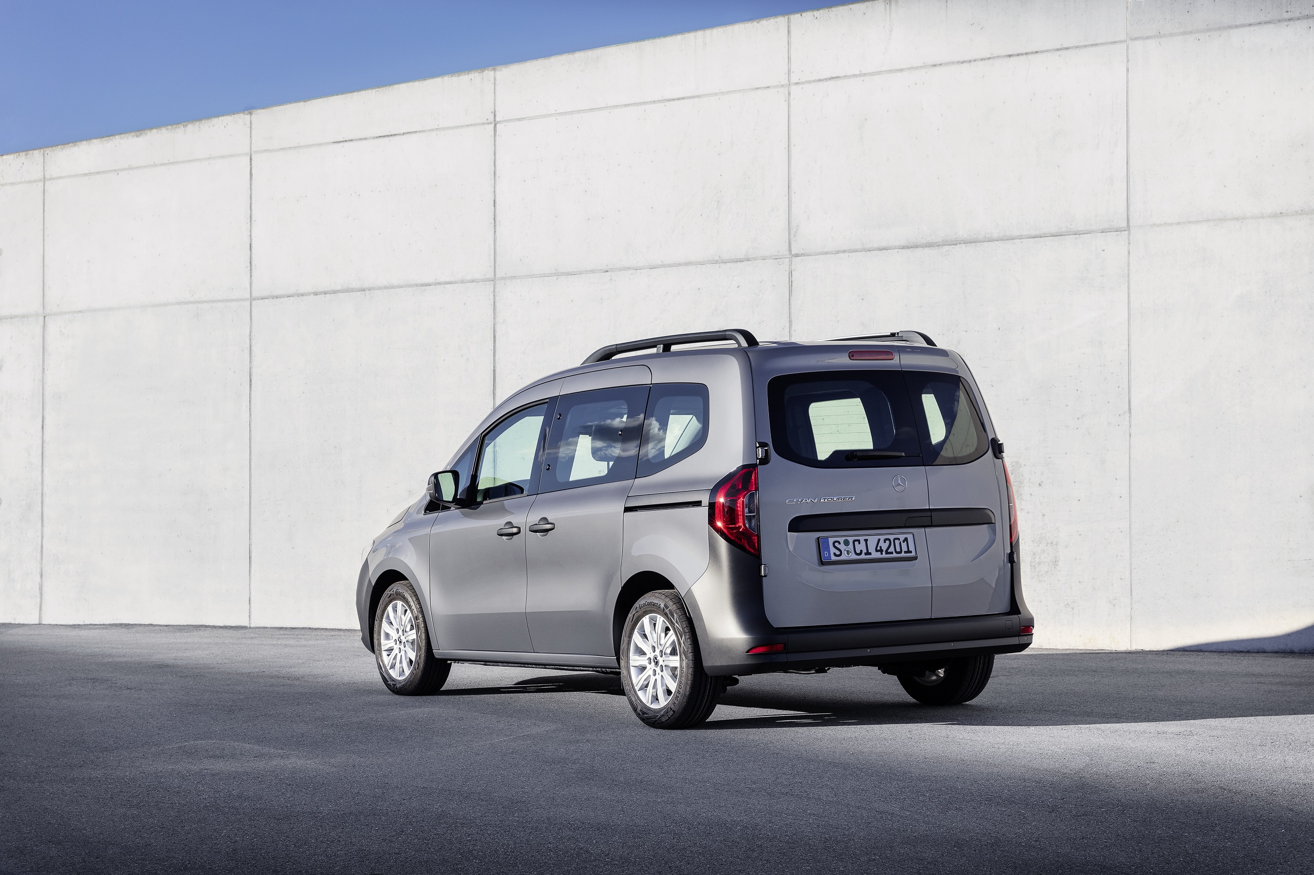 Download 2022 Mercedes-Benz Citan - Rear Three-Quarter HD Wallpaper 2560x1706 #35