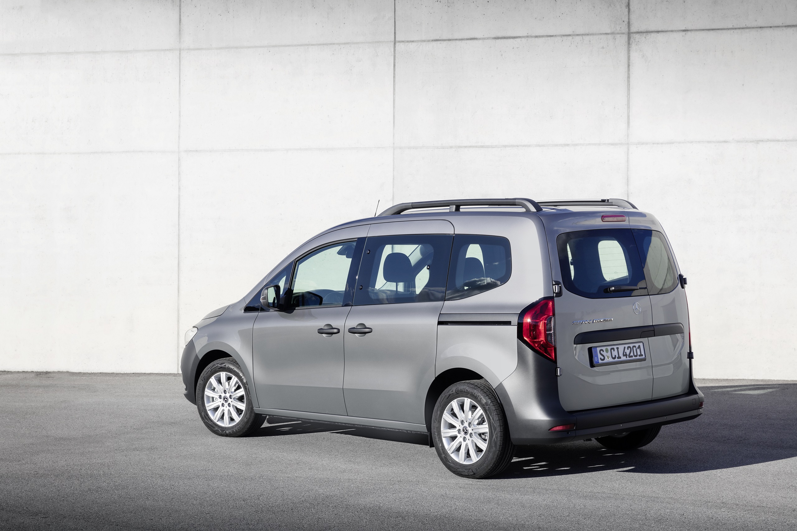 Download 2022 Mercedes-Benz Citan - Rear Three-Quarter HD Wallpaper 2560x1706 #36