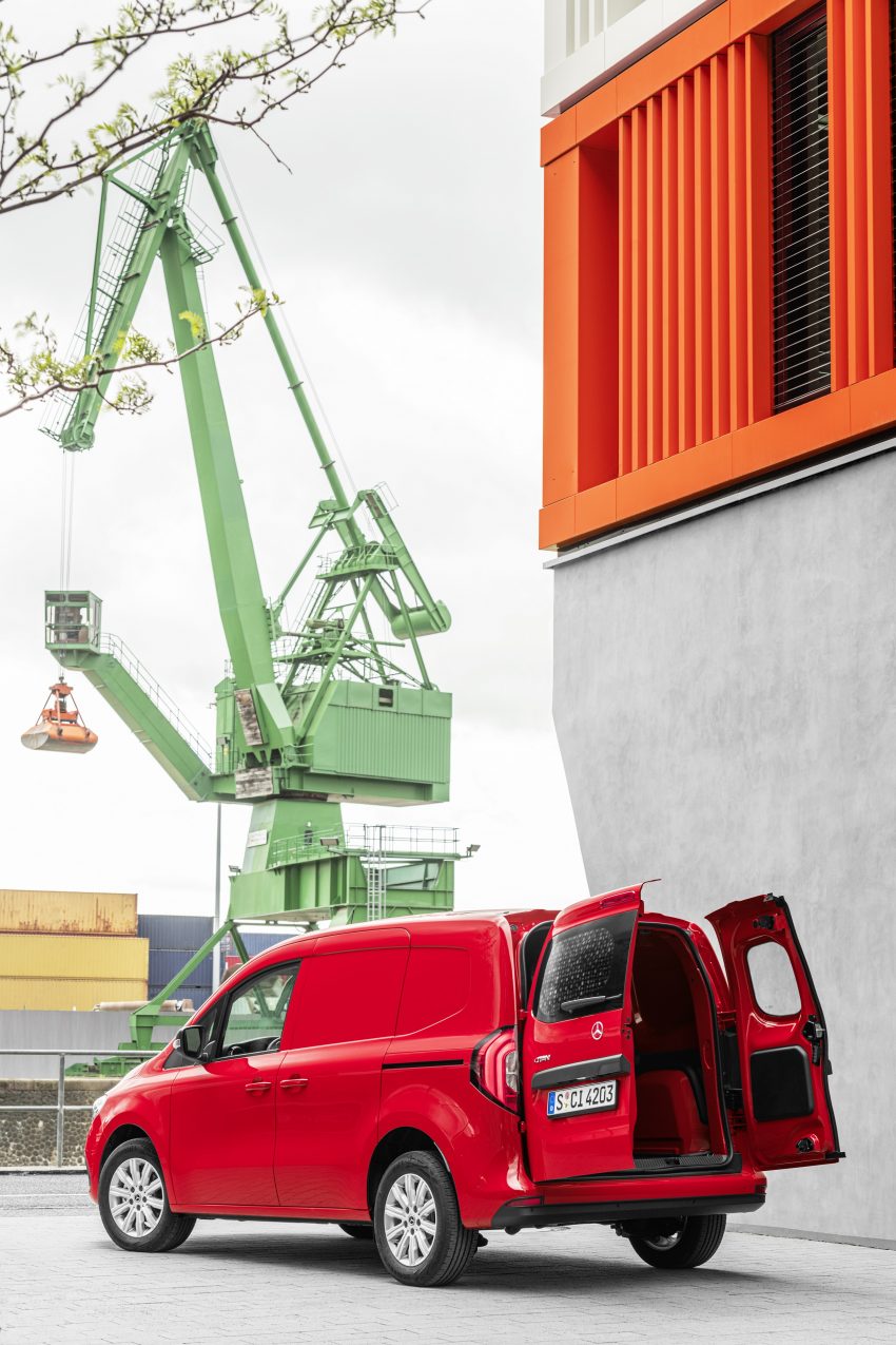 2022 Mercedes-Benz Citan - Rear Three-Quarter Phone Wallpaper 850x1275 #16