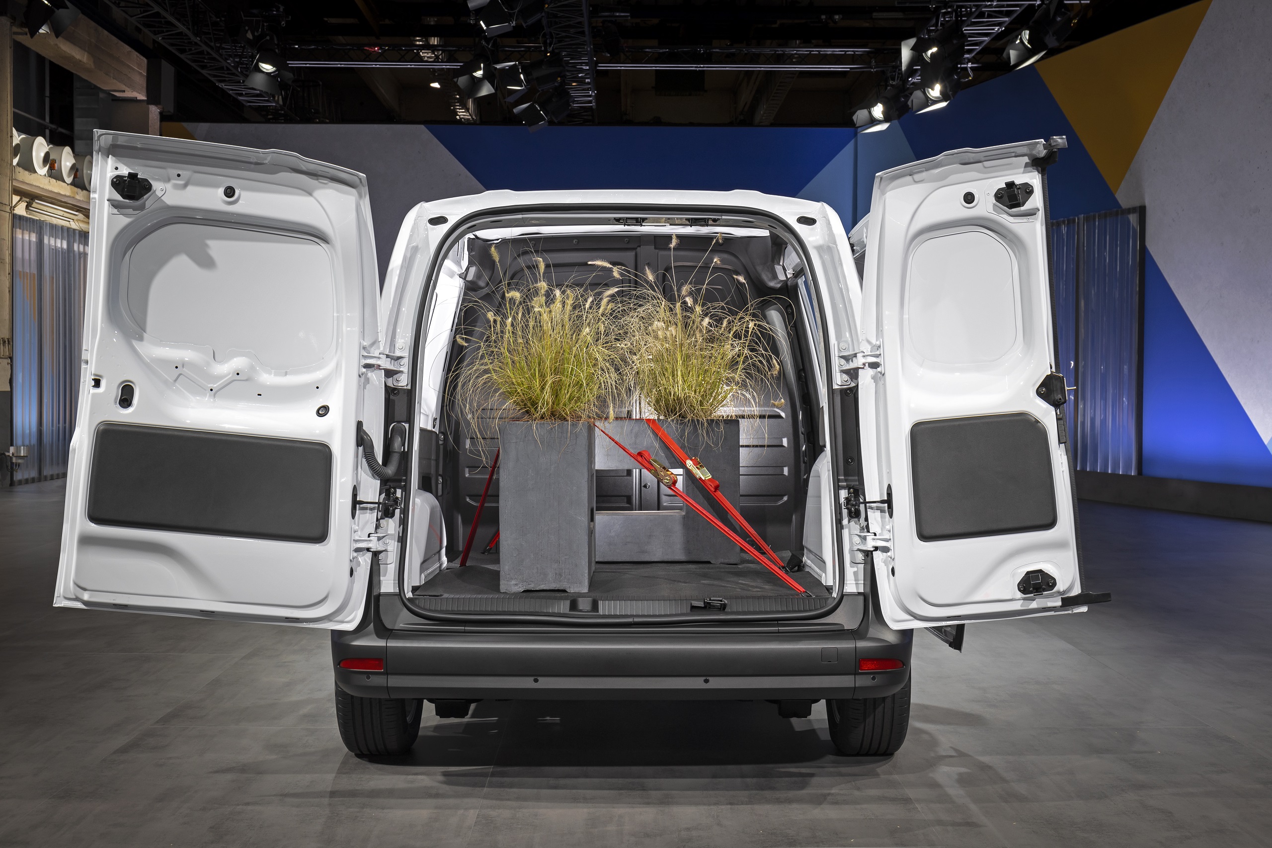 Download 2022 Mercedes-Benz Citan - Trunk HD Wallpaper 2560x1706 #60