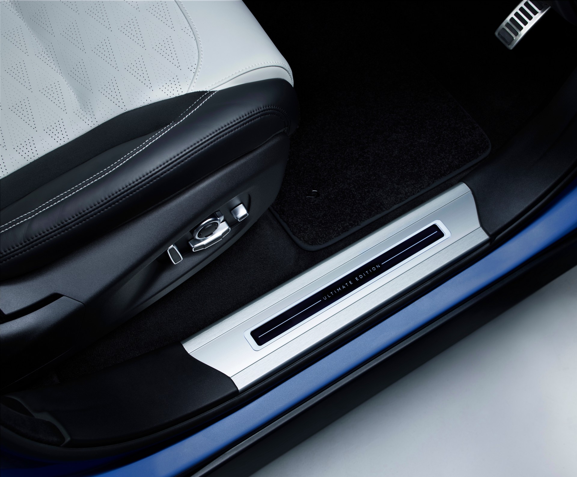 Download 2022 Range Rover Sport SVR Ultimate Edition - Door Sill HD Wallpaper 1920x1586 #6