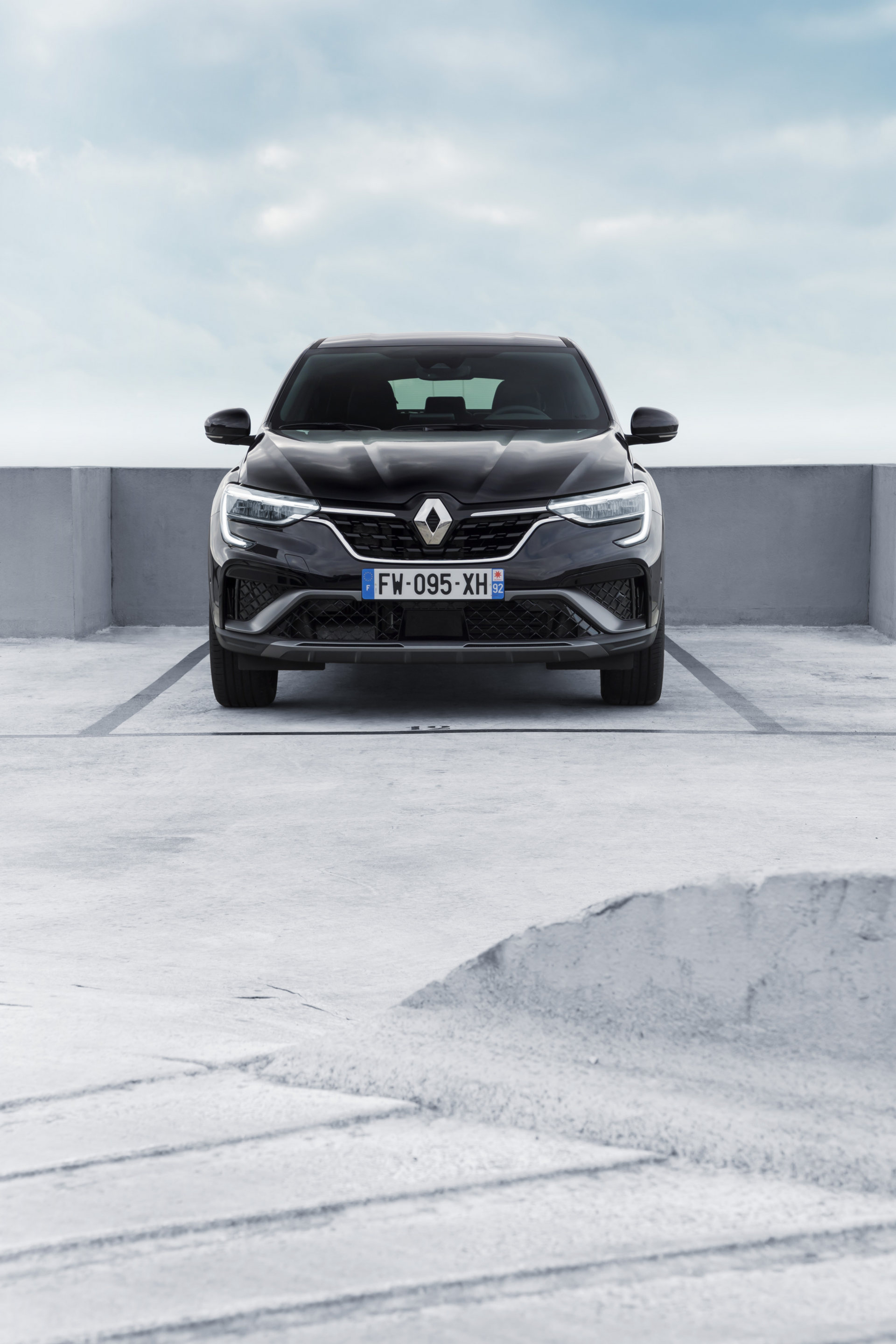 Download 2022 Renault Arkana - Front HD Phone Wallpaper 1920x2880 #26