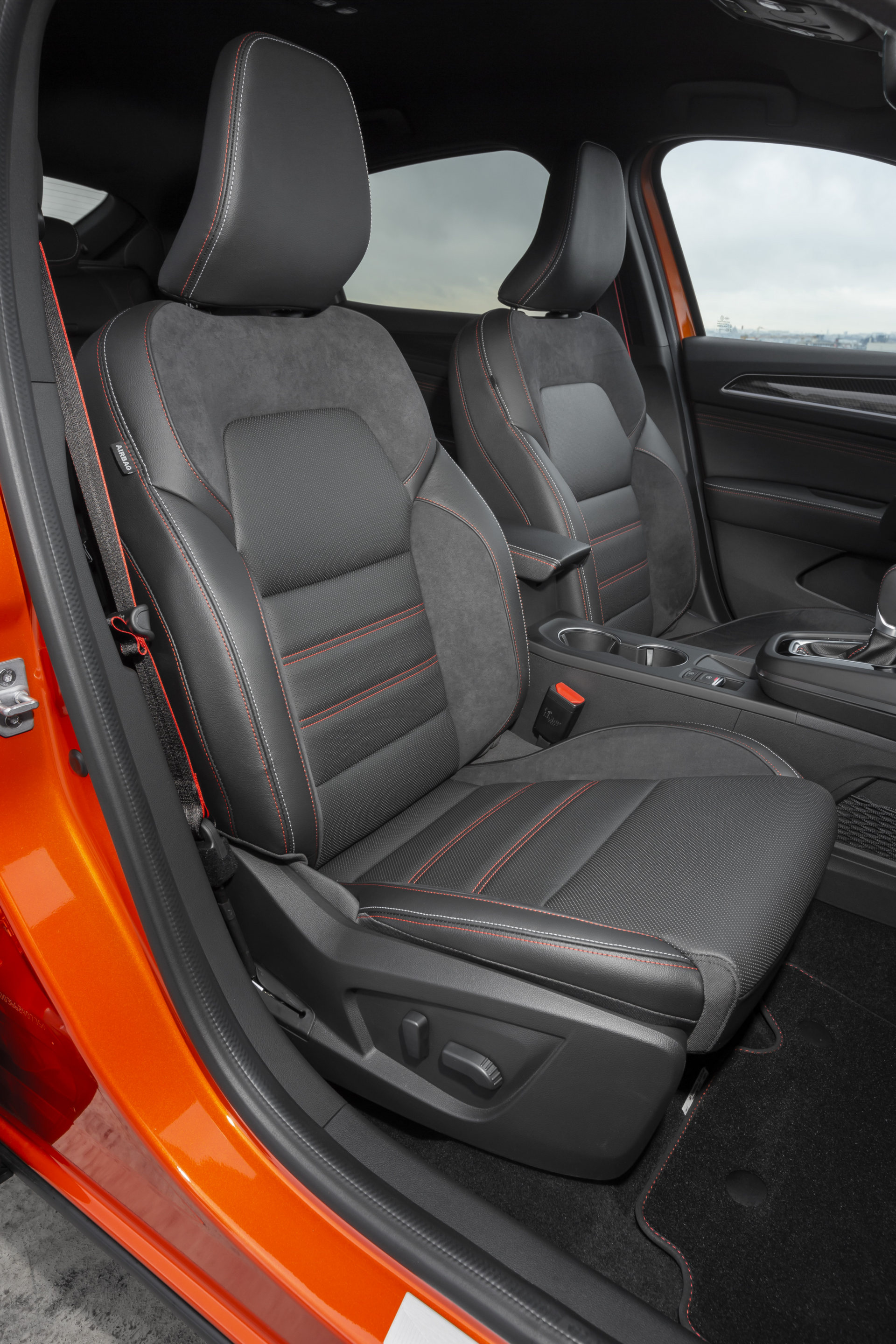 Download 2022 Renault Arkana - Interior, Front Seats HD Phone Wallpaper 1920x2880 #90