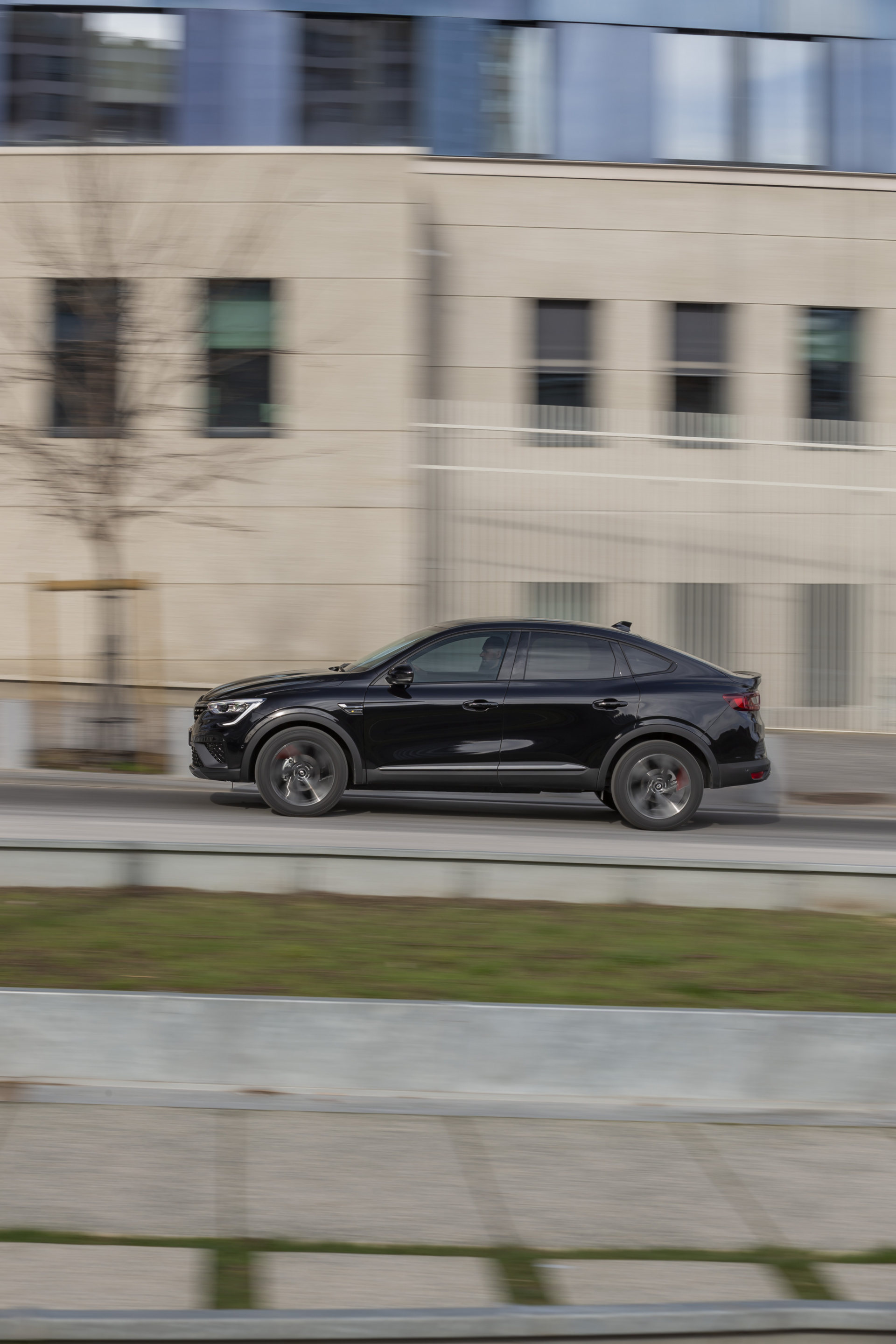 Download 2022 Renault Arkana - Side HD Phone Wallpaper 1920x2880 #18