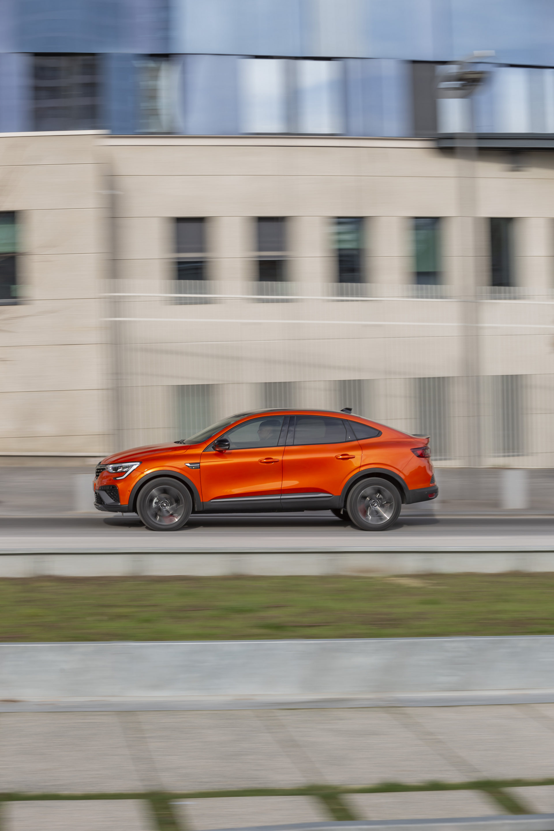 Download 2022 Renault Arkana - Side HD Phone Wallpaper 1920x2880 #56