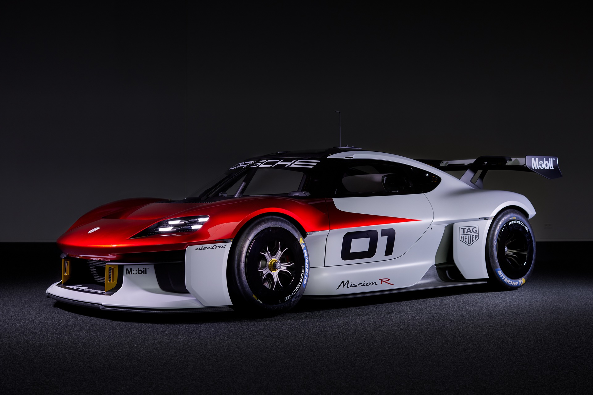 Download 2021 Porsche Mission R Concept - Front Three-Quarter HD Wallpaper 1921x1281 #10