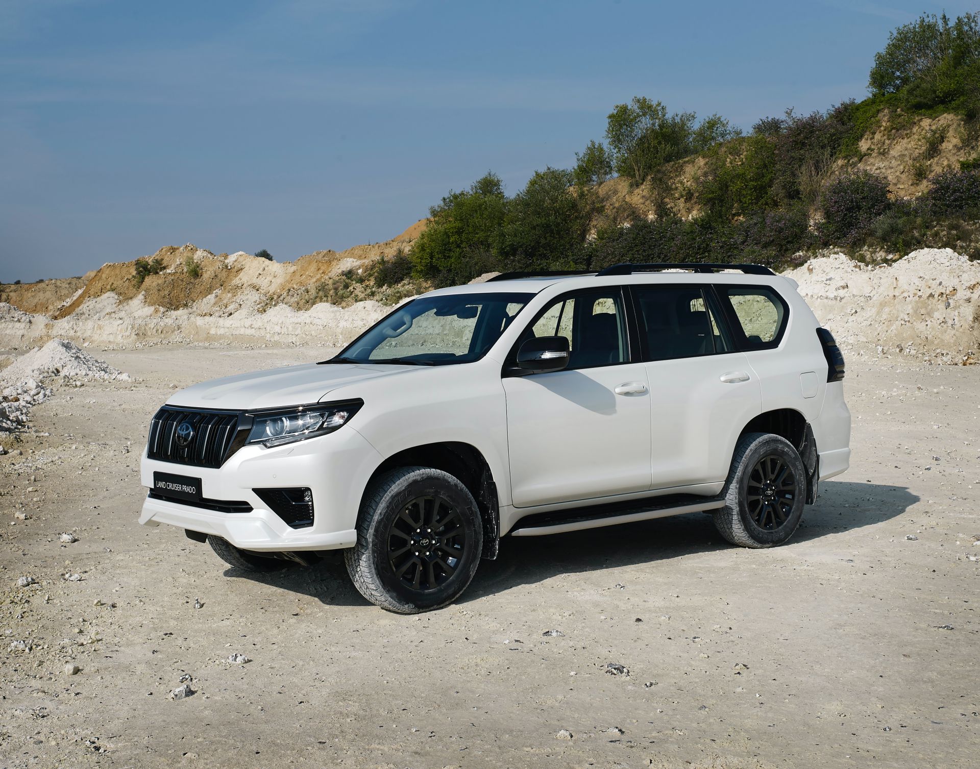 Download 2021 Toyota Land Cruiser Prado - Front Three-Quarter HD Wallpaper 1920x1507 #3