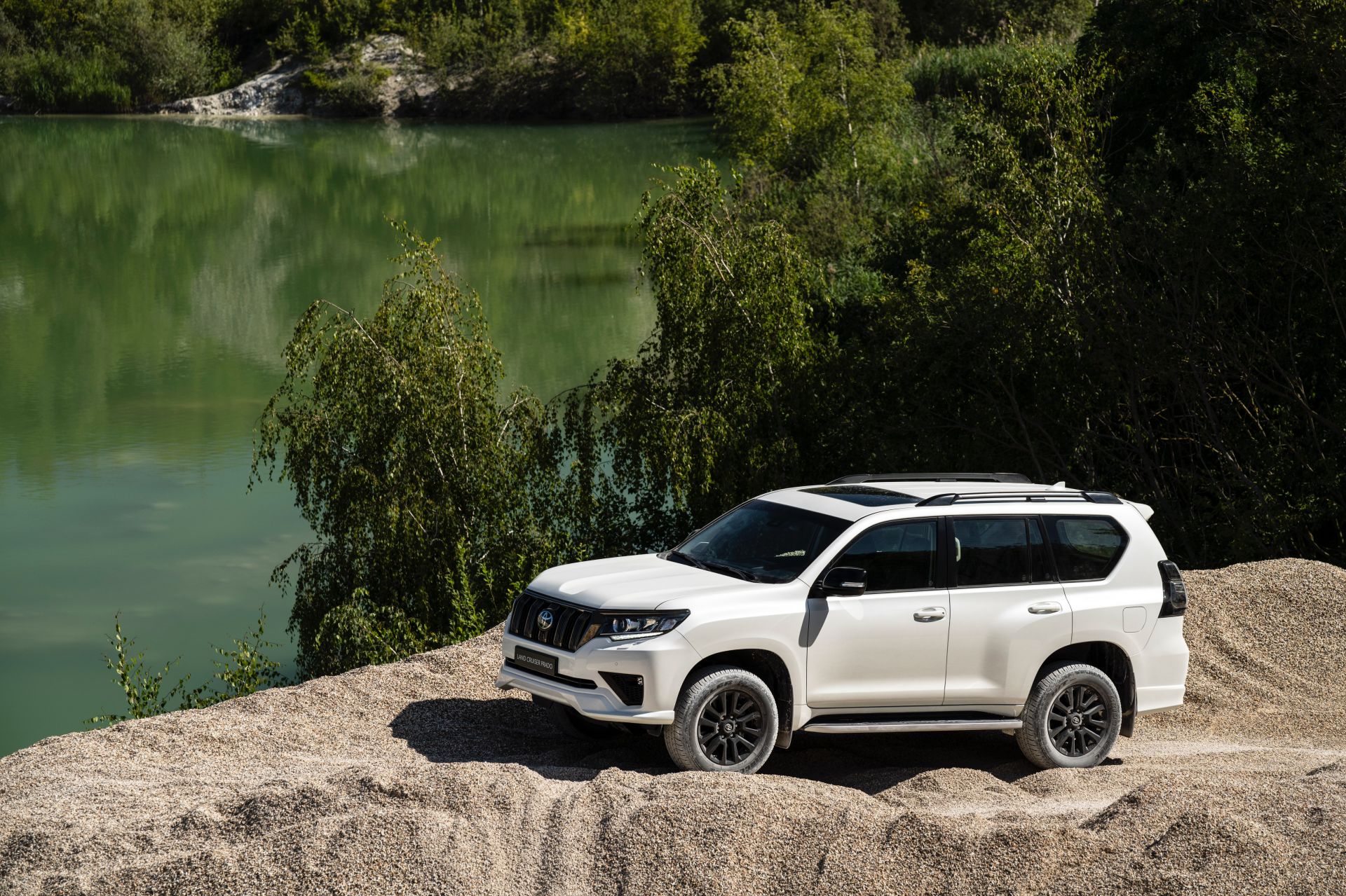 Download 2021 Toyota Land Cruiser Prado - Front Three-Quarter HD Wallpaper 1920x1279 #55