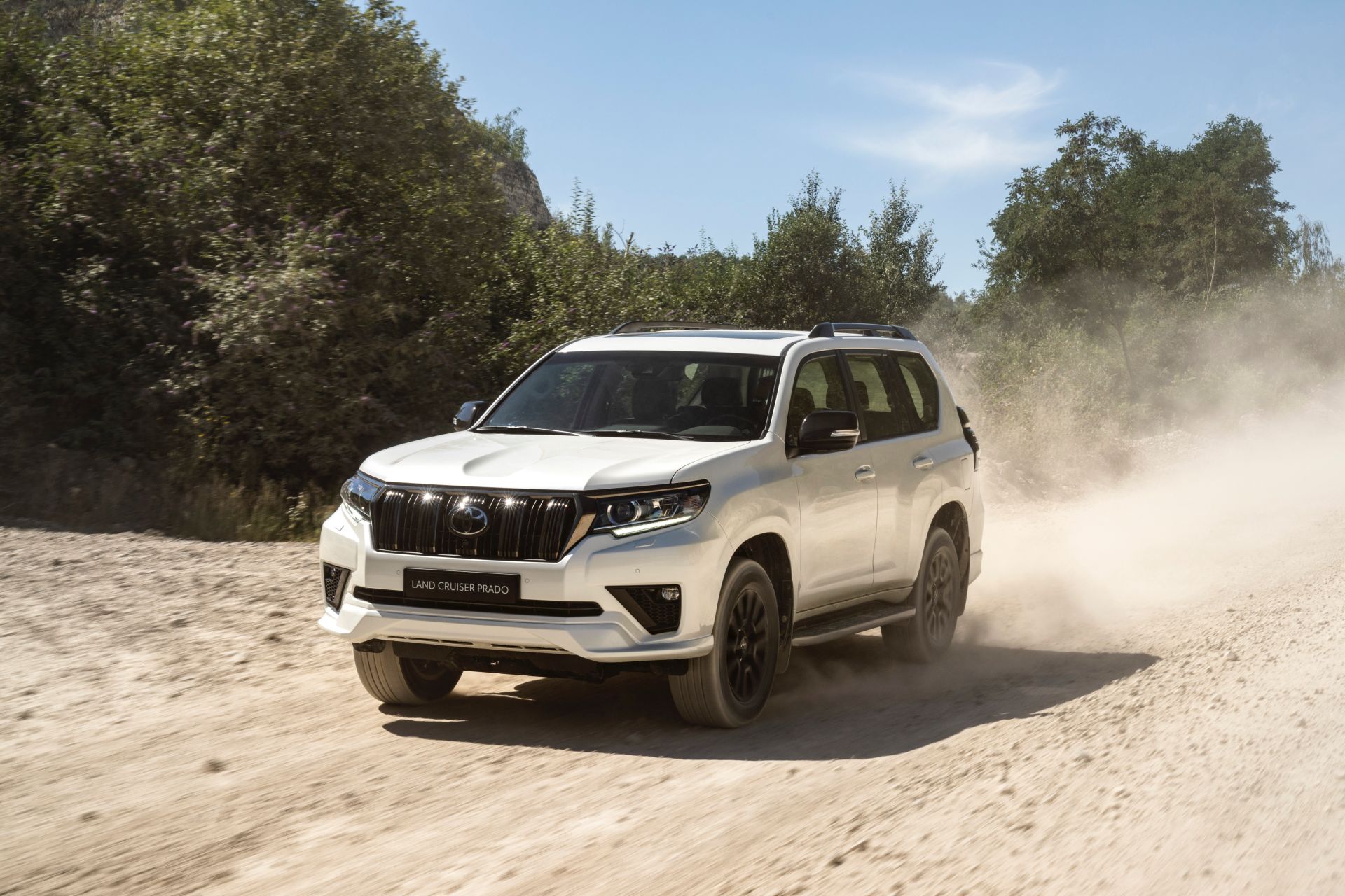 Download 2021 Toyota Land Cruiser Prado - Front Three-Quarter HD Wallpaper 1920x1280 #18