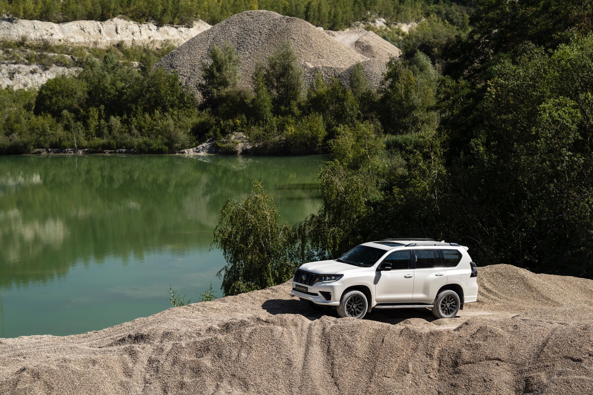 Download 2021 Toyota Land Cruiser Prado - Front Three-Quarter HD Wallpaper 1920x1279 #57