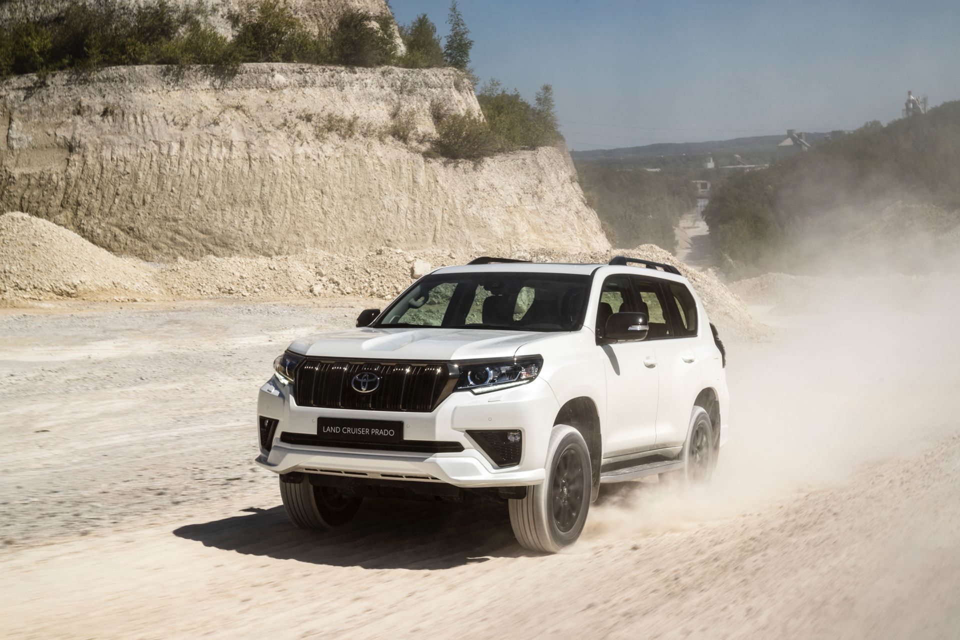 Download 2021 Toyota Land Cruiser Prado - Front HD Wallpaper 1920x1280 #24