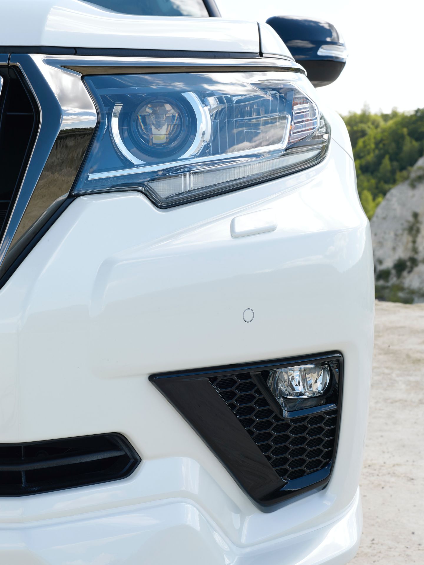 Download 2021 Toyota Land Cruiser Prado - Headlight HD Phone Wallpaper 1440x1920 #59