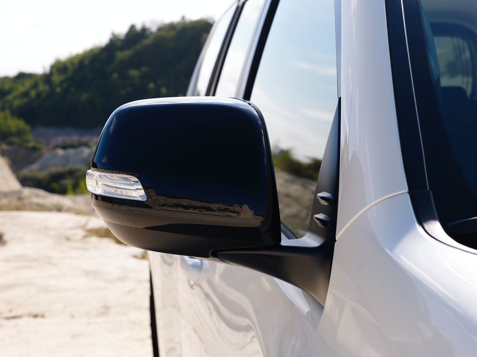 Download 2021 Toyota Land Cruiser Prado - Mirror HD Wallpaper 1920x1440 #63