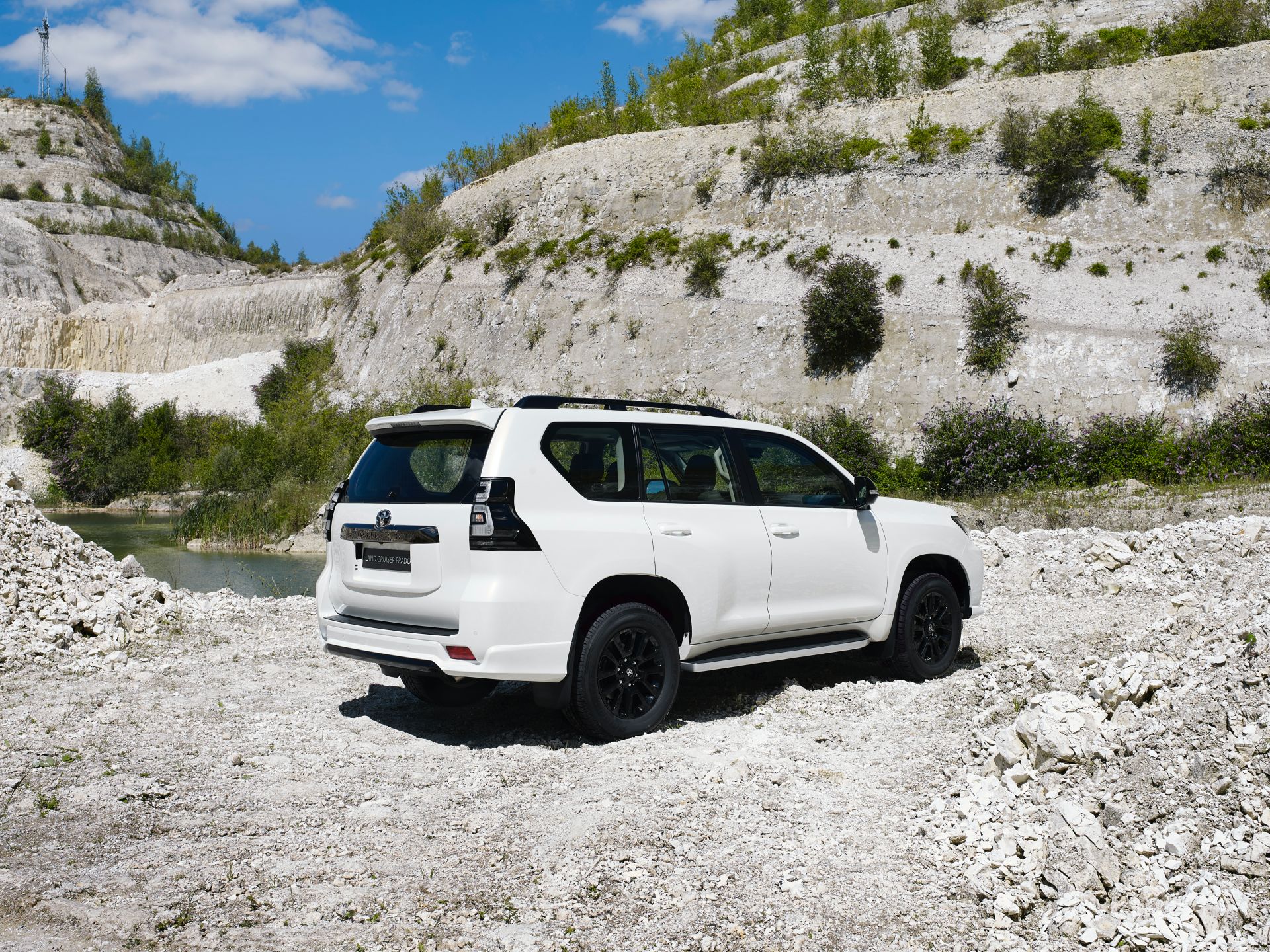 Download 2021 Toyota Land Cruiser Prado - Rear Three-Quarter HD Wallpaper 1920x1440 #11