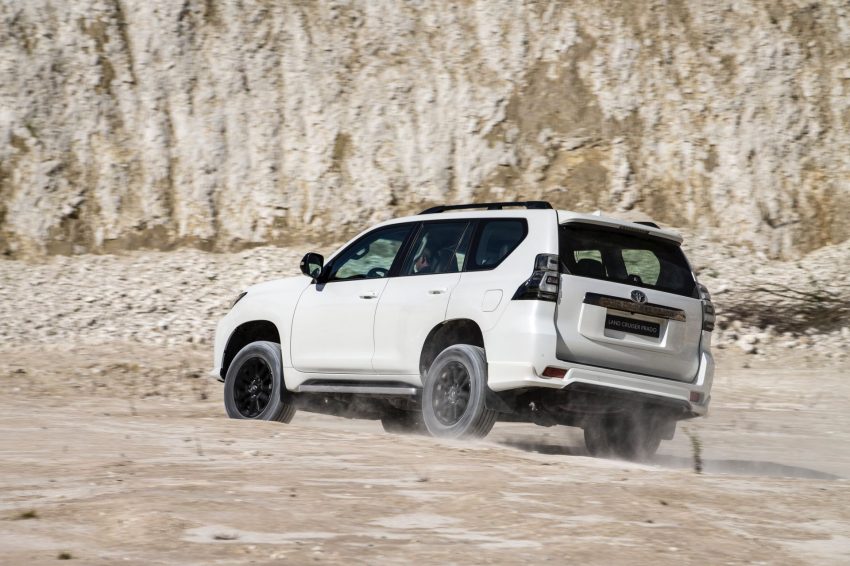 2021 Toyota Land Cruiser Prado - Rear Three-Quarter Wallpaper 850x566 #42