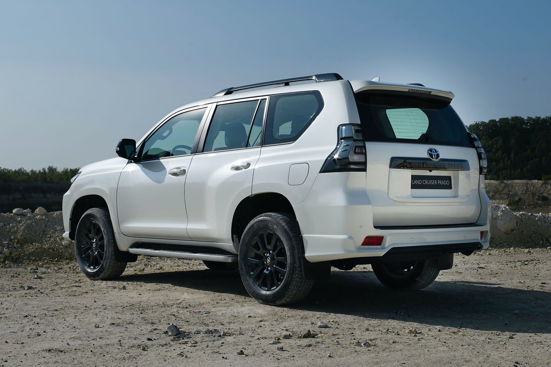 Download 2021 Toyota Land Cruiser Prado - Rear Three-Quarter HD Wallpaper 1920x1280 #13
