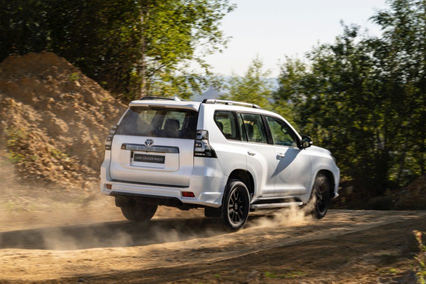 2021 Toyota Land Cruiser Prado - Rear Three-Quarter Wallpaper 850x567 #30