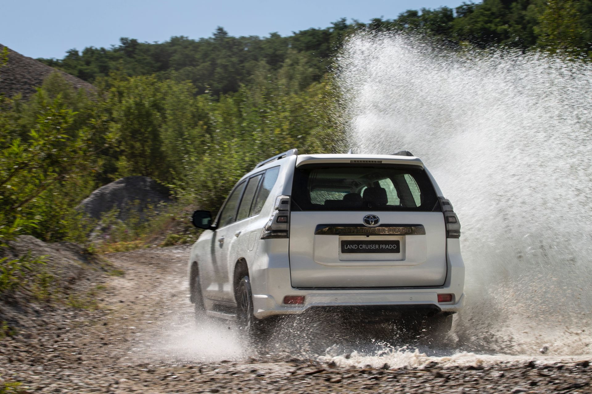 Download 2021 Toyota Land Cruiser Prado - Rear HD Wallpaper 1920x1280 #53