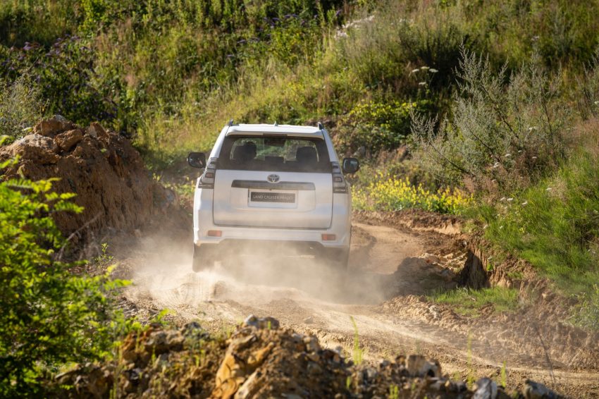 2021 Toyota Land Cruiser Prado - Rear Wallpaper 850x566 #31