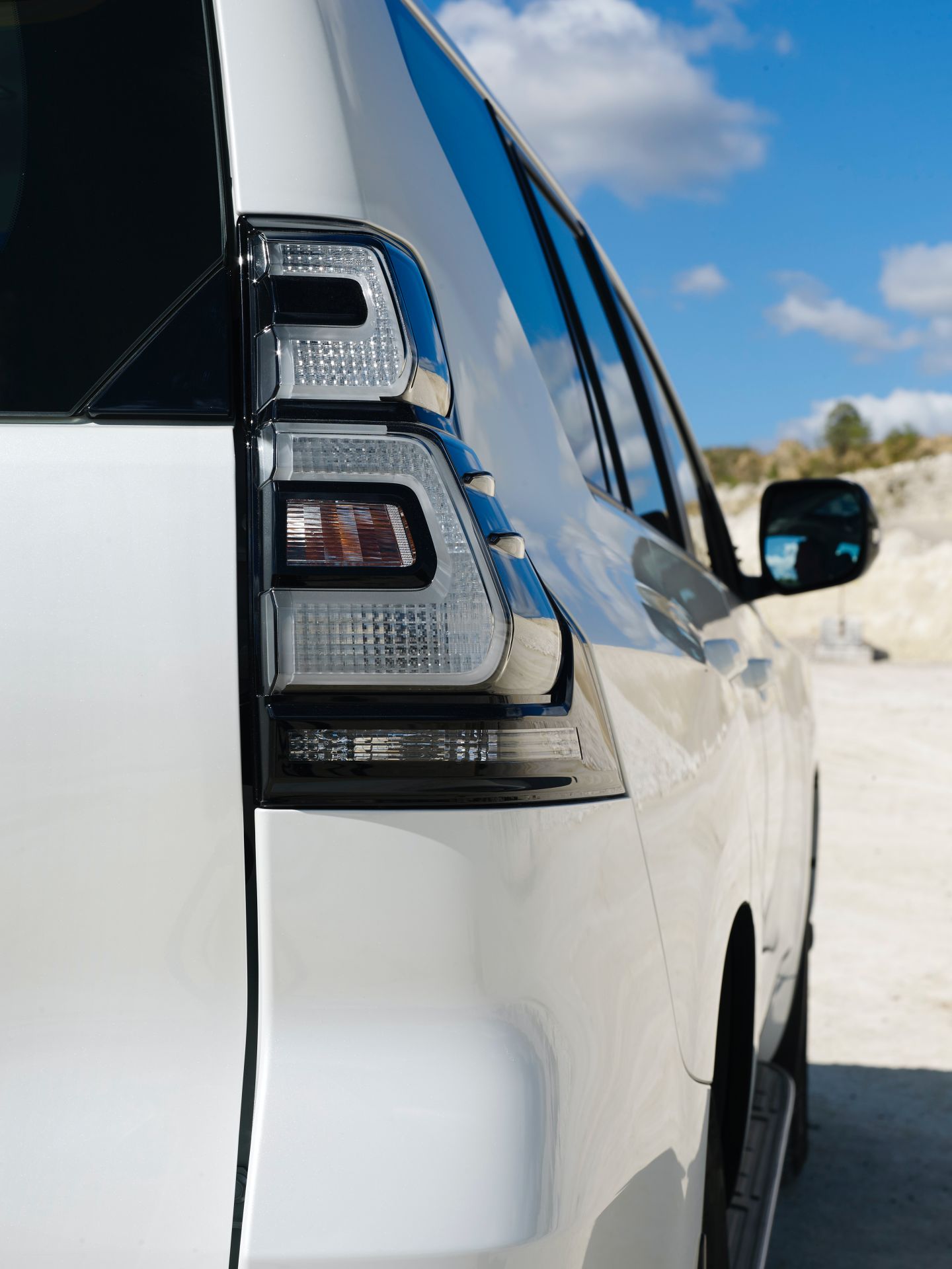 Download 2021 Toyota Land Cruiser Prado - Tail Light HD Phone Wallpaper 1440x1920 #70