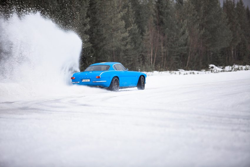 2021 Volvo P1800 Cyan - Rear Three-Quarter Wallpaper 850x567 #35