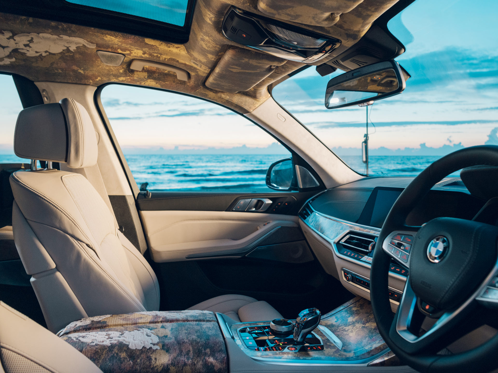 Download 2022 BMW X7 Nishijin Edition - Interior, Front Seats HD Wallpaper 1920x1440 #16