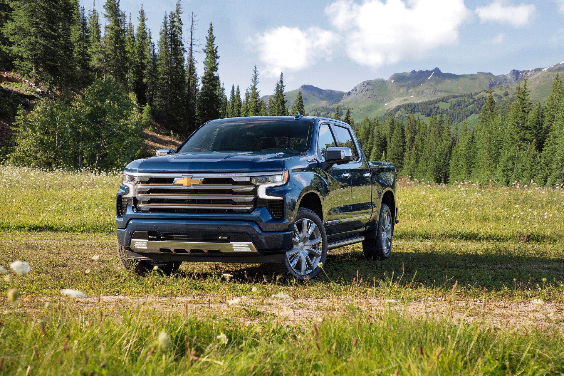 Chevrolet Tahoe 2020 в горах