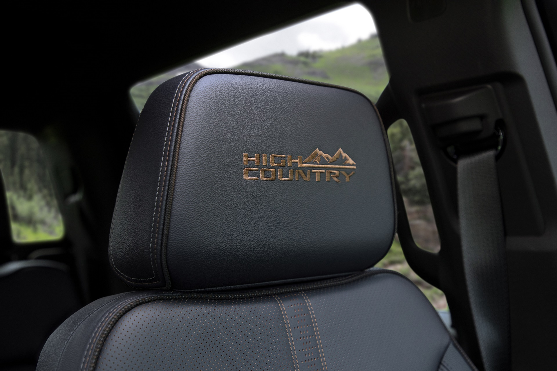Download 2022 Chevrolet Silverado High Country HD Wallpaper 1920x1280 #6