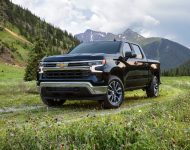 2022 Chevrolet Silverado LT - Front Three-Quarter Wallpaper 190x150