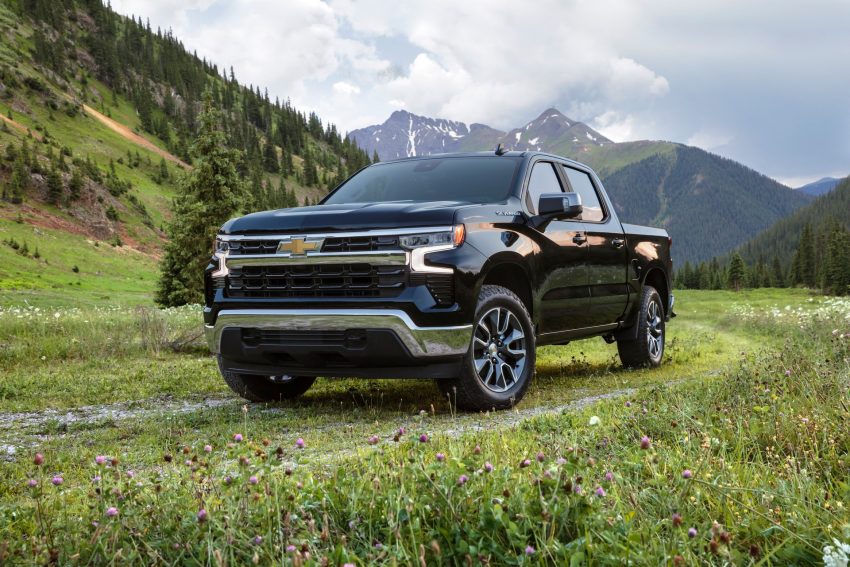 2022 Chevrolet Silverado LT - Front Three-Quarter Wallpaper 850x567 #1