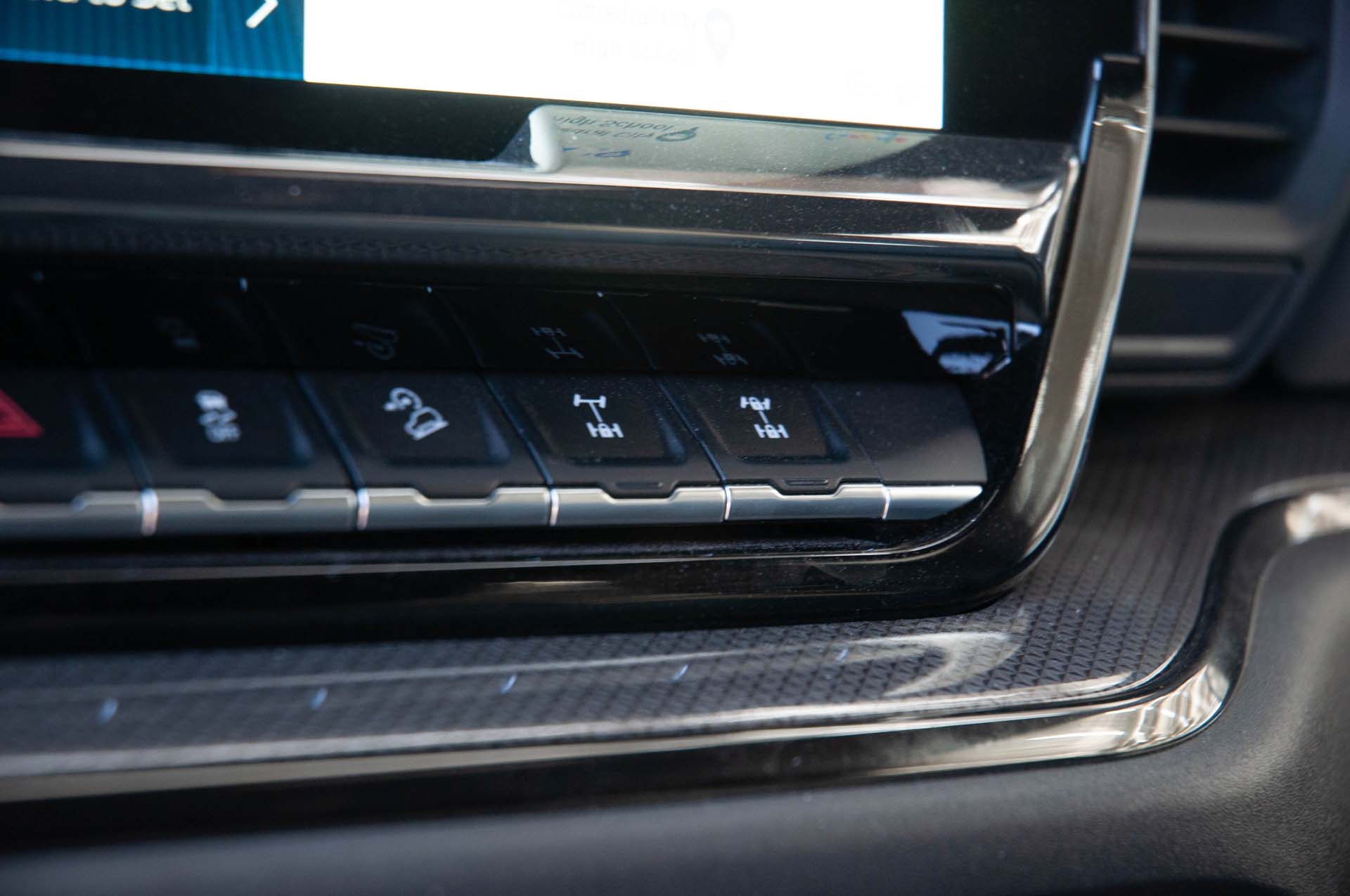 Download 2022 Chevrolet Silverado ZR2 - Central Console HD Wallpaper 1920x1275 #85