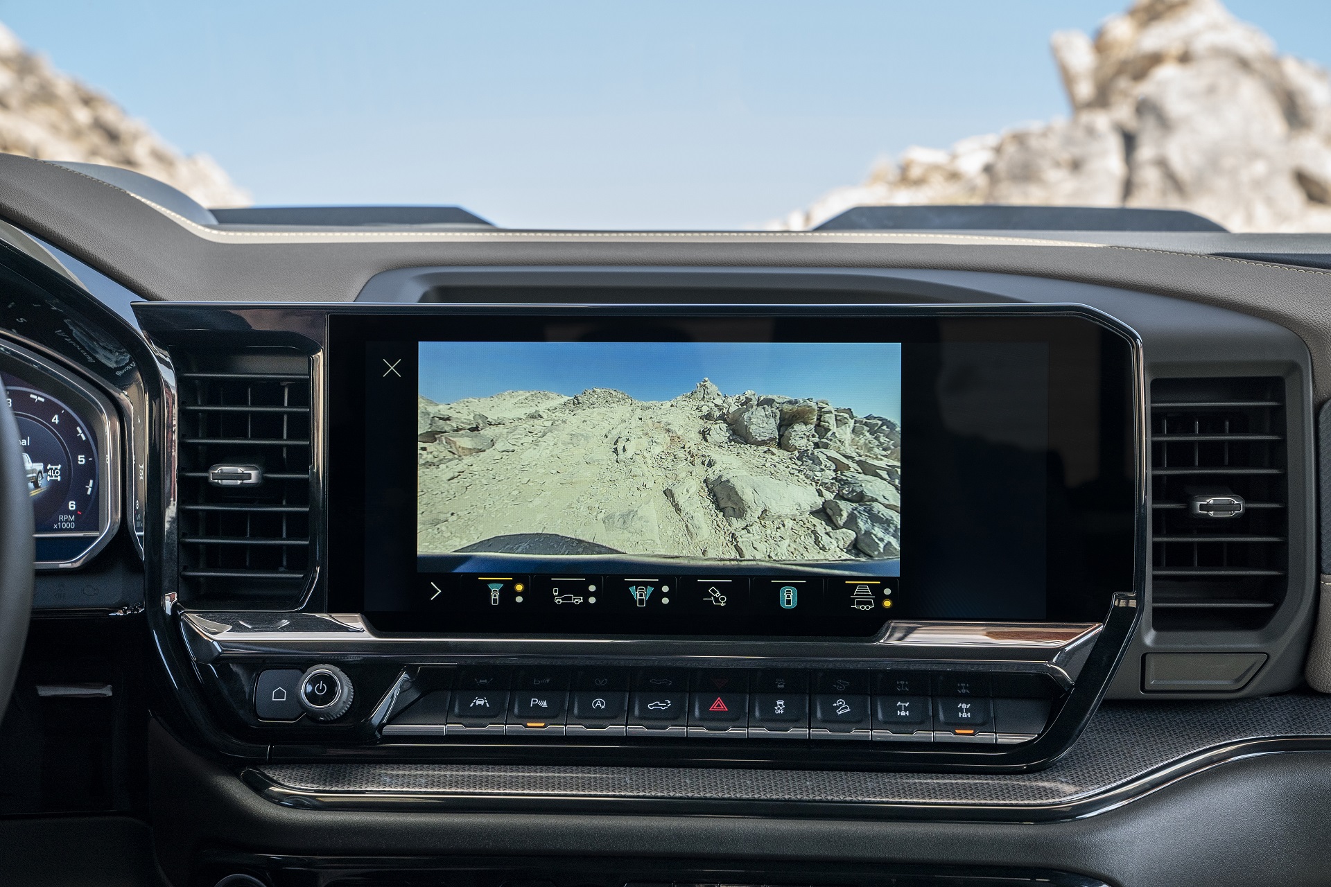 Download 2022 Chevrolet Silverado ZR2 - Central Console HD Wallpaper 1920x1280 #26