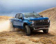 2022 Chevrolet Silverado ZR2 - Front Three-Quarter Wallpaper 190x150